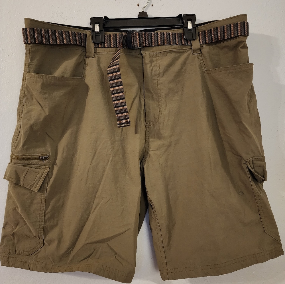 Orvis mens cargo style shorts with belt size 40